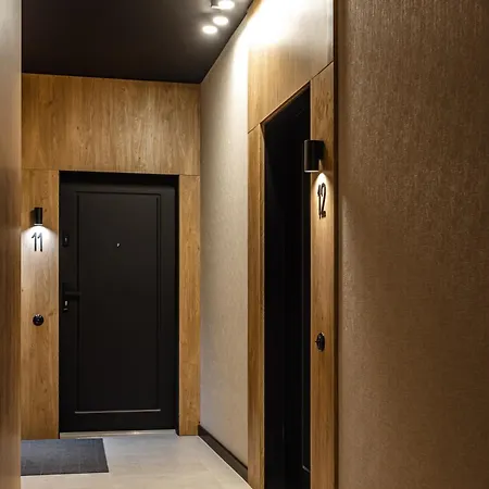 Stare Bulvar, Old Town, Snake