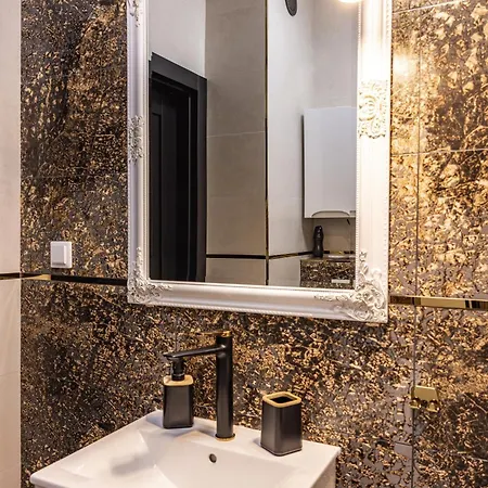 Apartment Stare Bulvar, Old Town, Snake *