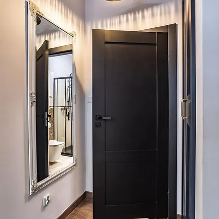 Stare Bulvar, Old Town, Snake